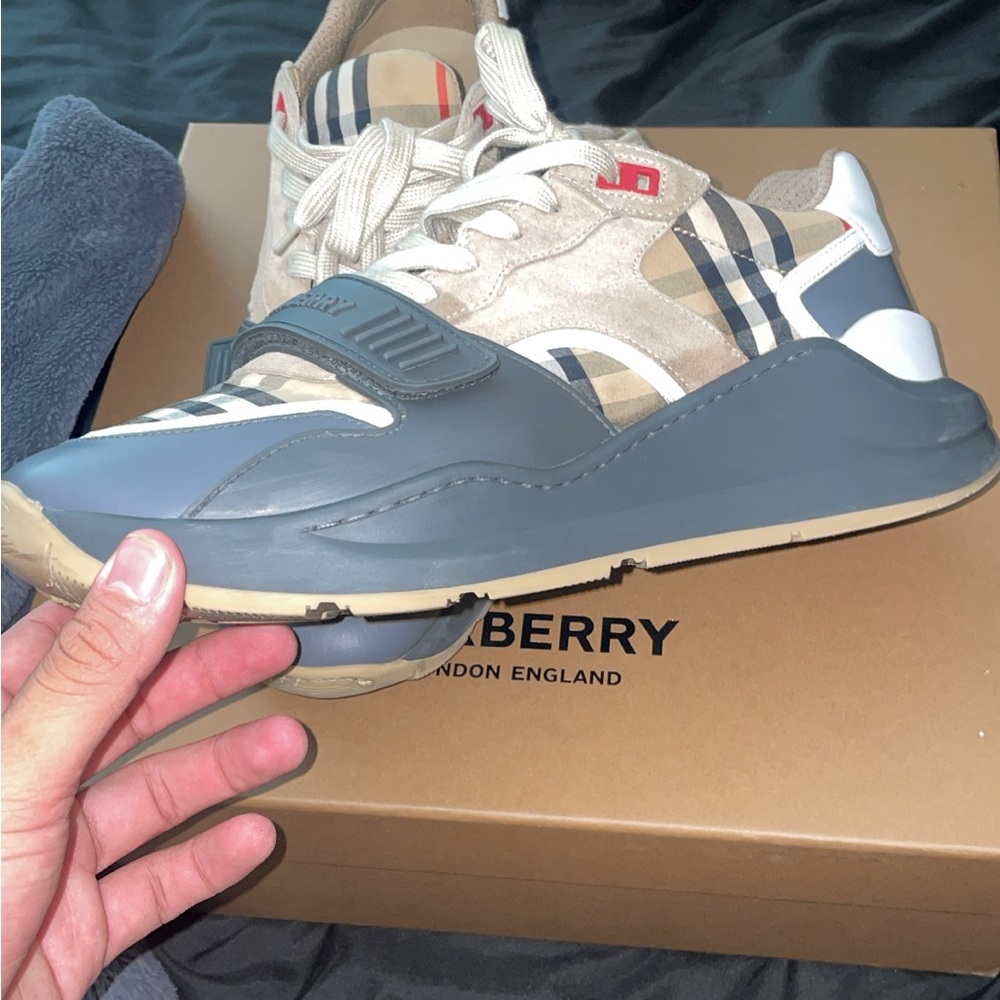 mens burberry shoes - Picture 2 of 3